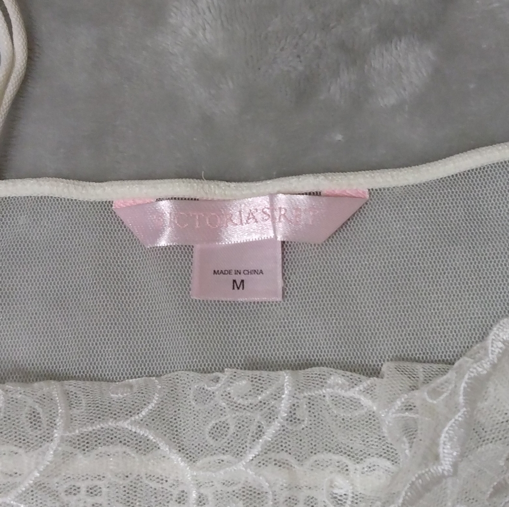 Vs - Picture 4 of 4